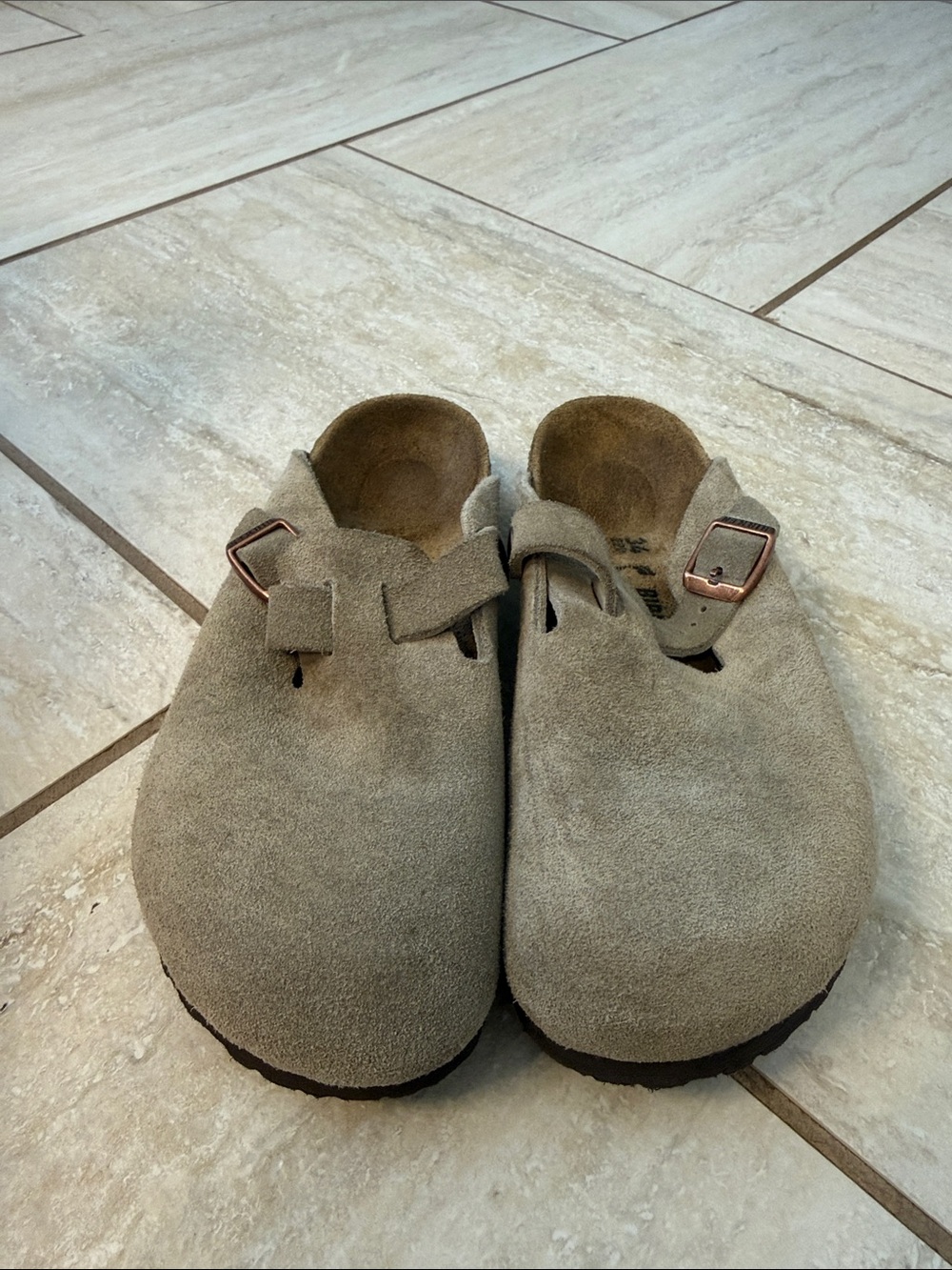 Birkenstock Boston Kids Suede Clog Slip-Ons in Light Tan size 3-3.5 (EU34)